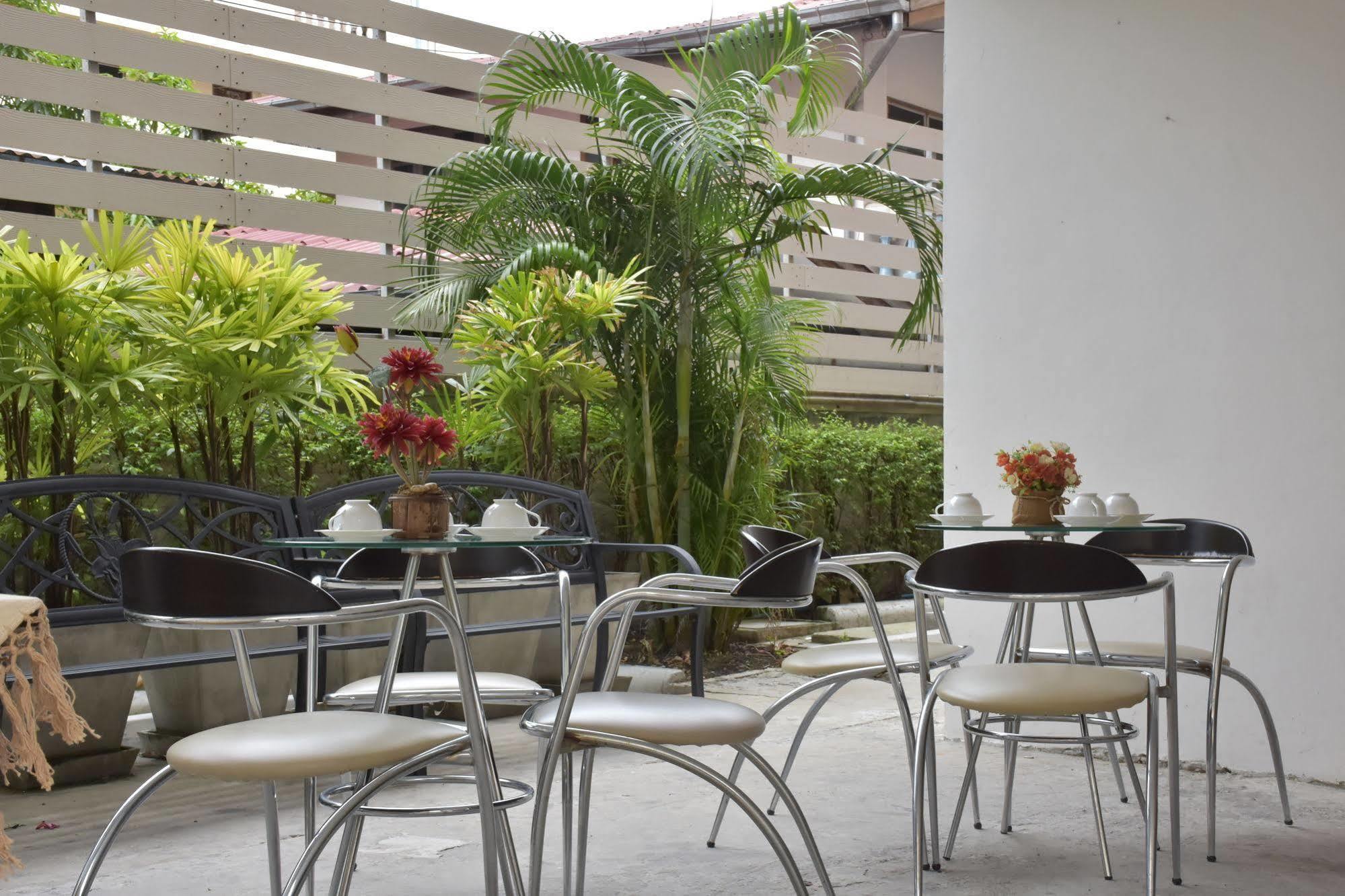 Nrv Place Apart Hotel Bangkok Exterior foto